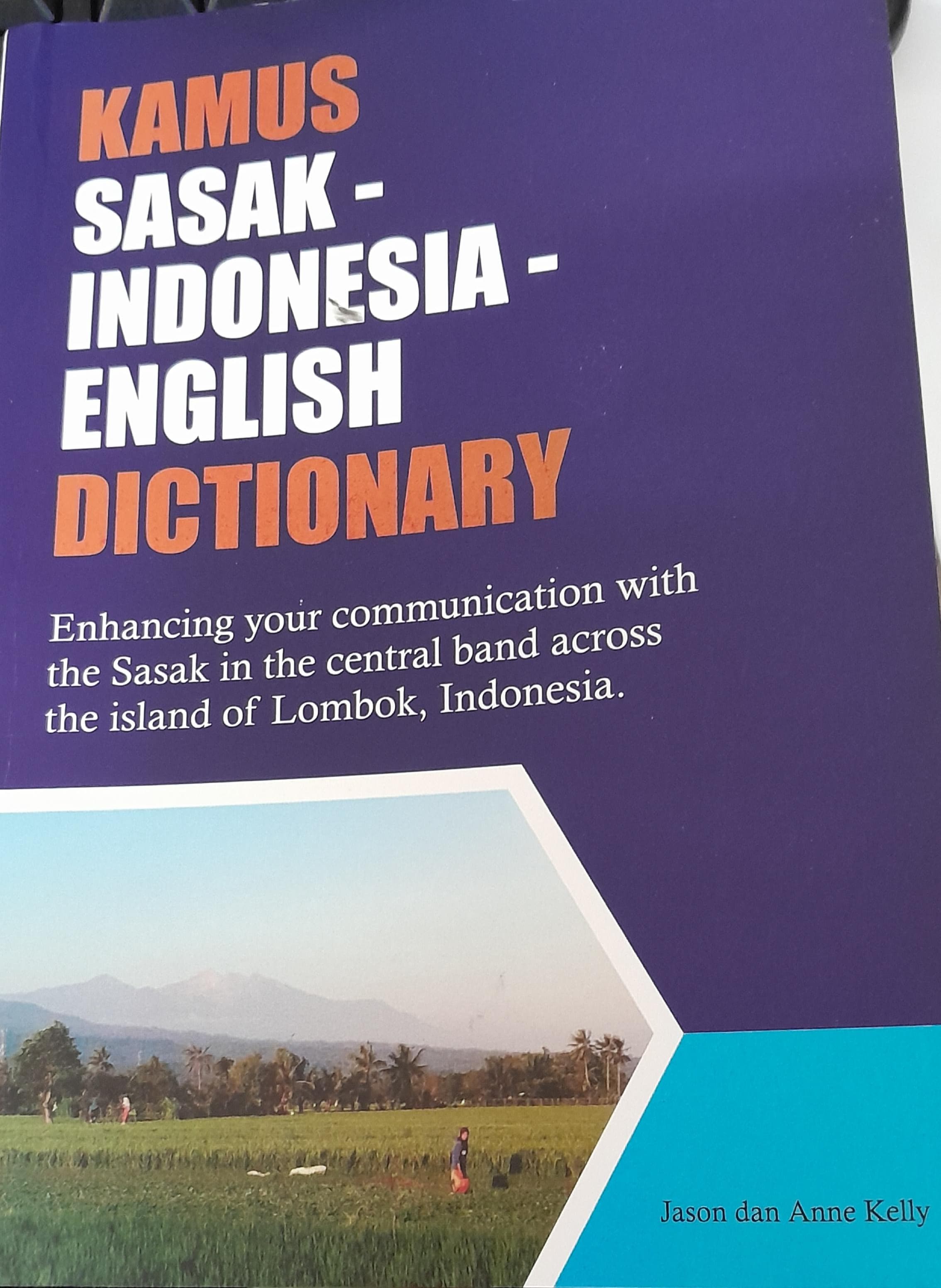 Cover Kamus Sasak-Indonesia- English Dictionary :  Enhancing your communication with the sasak in the central band across the island of Lombok, Indonesia / Jason and Anne Kelly